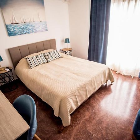 Explore Greece From Lovely City Centre Apartment Chalkís 外观 照片